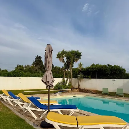 Prázdninový dům 4-bedroom 15 Min To Albufeira, Pool And Ac
