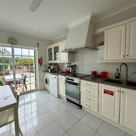4-bedroom 15 Min To Albufeira, Pool&ac