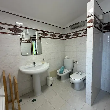 4-bedroom 15 Min To Albufeira, Pool And Ac Prázdninový dům Guia (Faro)