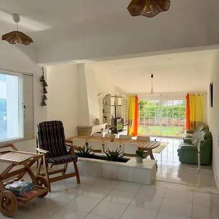 Prázdninový dům 4-bedroom 15 Min To Albufeira, Pool And Ac Guia (Faro)